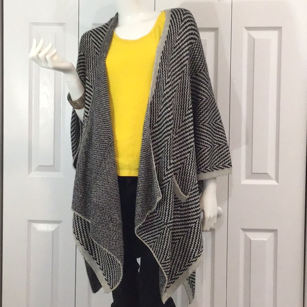 Bebe Black & Tan Sweater Top